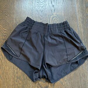 Lululemon Hotty Hot shorts - size 4